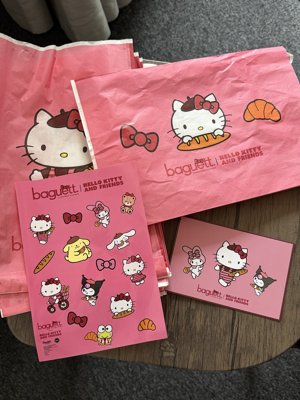 House of Rosey 實拍的 Hello Kitty & Friends 聯名貼紙與滿額贈明信片
